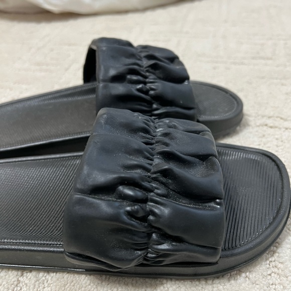Black Flip Flops - Picture 3 of 6